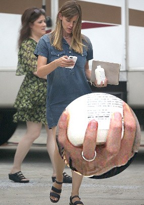 Jennifer Garner Masih Pakai Cincin Nikah Pasca Umumkan Perceraian