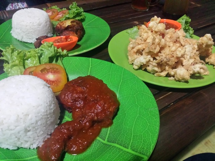 Warung Sate Gajah: Huaah! Bercucuran Air Mata Tersengat 