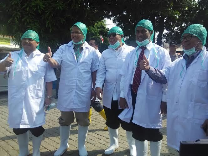 Kunjungi Rumah Potong Hewan, Ini Gaya Mentan dan Anggota DPR