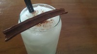 Es Tajin yang menjadi menu minuman andalah ini terasa gurih dari air tajin dan manis dari susu dan bubuk kayumanis.