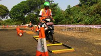 Di program ini, rider juga diajarkan cara pengereman yang baik. Instruksi dan praktik posisi riding yang benar pun diberikan kepada rider GO-JEK.