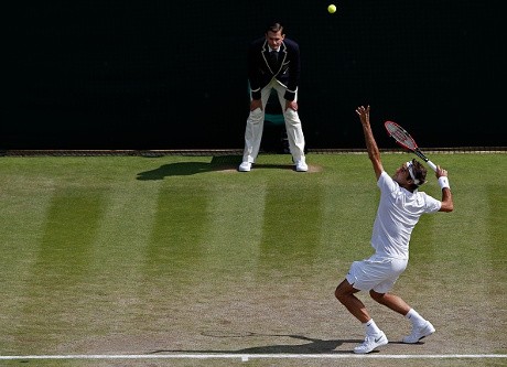 Pertandingan Sempat Diganggu Hujan, Federer Atasi Simon di Perempatfinal
