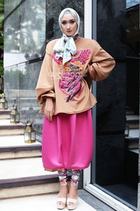 Wadrobe: Happa by Mel Ahyar (Instagram: @happaofficial). Photographer: Moza Wahyu (Instagram: @mozawahyu). Make-up: Carolina Septerita (Instagram: @carolinasepteritabeauty). Stylist: Eny Kartikawati. Location: Bottega Ristorante, Menara Bank Danamon. Jl. Prof. Dr. Satrio Kav. E-4 No. 6, Mega Kuningan, Jakarta (021-57992222). Model: Dian Pelangi.