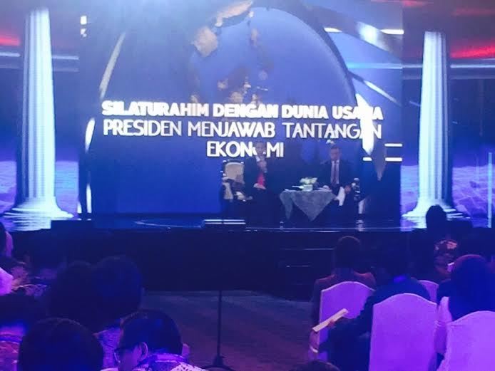 Didampingi Darmin Nasution, Jokowi Diskusi dengan Pengusaha