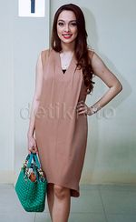 Simple tapi Cantik ala Reisa Kartikasari