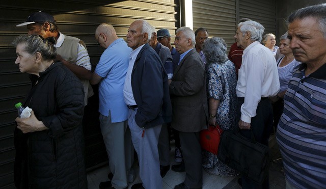 Cerita si Bangkrut Yunani: Bank Ditutup Hingga Senin