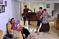 Tanpa harus membosankan, ada konflik yang justru menimbulkan kelucuan saat budaya Batak yang menjadi tema besar di situ, berhadapan dengan budaya Sunda. (Dok Rapi Film)