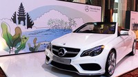 E 400 Cabrio AMG dilengkapi dengan soft top dengan bahan berkualitas tinggi yang pada saat tertutup akan terkihat karakter siluet yang kokoh. Desain bagian depan E 400 Cabrio AMG yang sporty memberikan rasa kepercayaan diri kepada pengemudi saat berkendara. Lampu depan mencerminkan sisi dinamis dengan desain baru yang lebih menonjol ke seluruh bagian depan. Ist/Mercedes-Benz Indonesia.