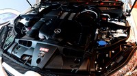 E 400 Cabrio AMG didukung oleh mesin bensin V6 turbocharged berkapasitas 2.996 cc. Tenaga yang dihasilkan bisa mencapai 333 daya kuda dengan torsi maksimum 480 Nm antara 1.200 sampai 4.000 rpm sehingga mampu melesat dari keadaan diam hingga kecepatan 100 km/jam dalam 5,3 detik. Kecepatan tertingginya bisa mencapai 250 km/jam. Ist/Mercedes-Benz Indonesia.