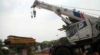 Pembangunan jalan tol Becakayu ini sempat mandek sejak 1998.
