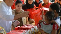 Bazar minyak murah ini diberikan untuk kalangan kelas bawah. Lamhot Aritonang/detikFoto.