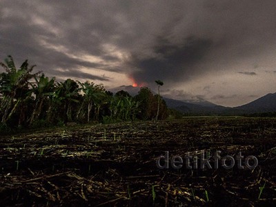 Penampakan Gunung Raung Meraung