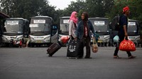 Sejumlah pemudik memilih pulang lebih awal untuk menghindari kemacetan.