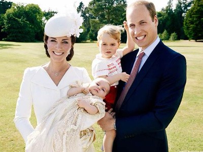 Perfect Family! Ini Dia Foto-foto Pembaptisan Putri Charlotte
