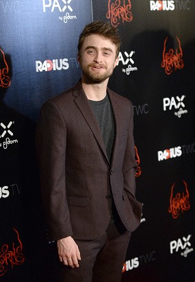 Daniel Radcliffe Raih Penghargaan Bokong Terbaik 2015