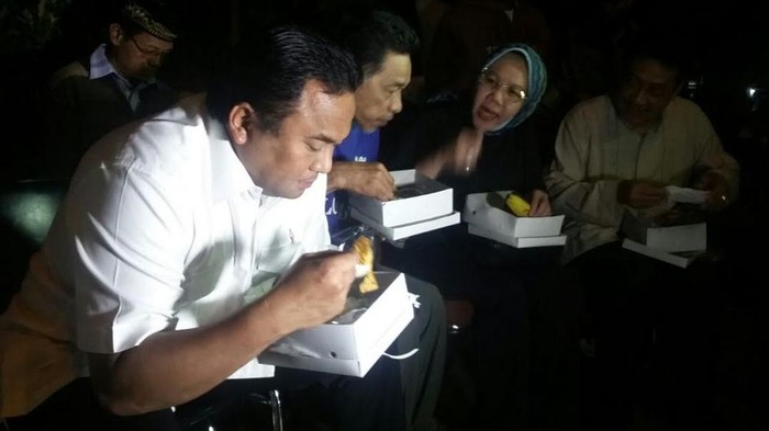 Mendag Gobel Sahur Bareng Pedagang di Pasar Induk Kramat Jati