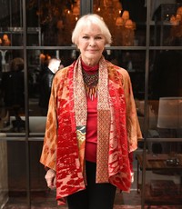 Bintang film 'Interstellar', Ellen Burstyn tadinya adalah penganut katolik. Aktris peraih Oscar itu memilih memeluk Islam setelah melalui perjalanan spiritual. Andrew H. Walker/Getty Images/detikFoto.