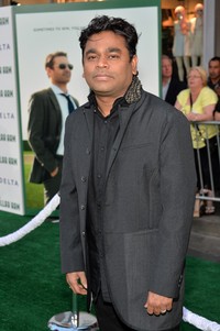 Kalau yang ini namanya, AR Rahman. Dia adalah komposer tenar di Hollywood asal India. Dulunya ia adalah penganut Hindu. Alberto E. Rodriguez/Getty Images/detikFoto.