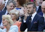 Kedekatan David Beckham dan Sang Ibu di Wimbledon 2015