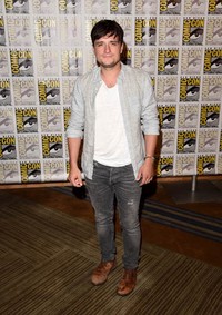Josh Hutcherson tampil kasual. Jason Merritt/Getty Images/detikFoto.
