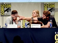 Jennifer dan Liam kompak mem-bully Josh. Jason Merritt/Getty Images/detikFoto.