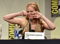 Ekspresi sedih dari J.Law yang sangat lucu. Jason Merritt/Getty Images/detikFoto.