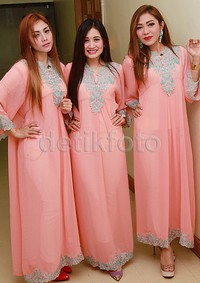 Kaftan memang menjadi salah satu busana favorit di bulan Ramadan ini. Pool/Gus Mun/detikFoto.