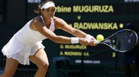 Garbine Muguruza berusaha mengembalikan bola. Kirsty Wigglesworth/Reuters/detikFoto.
