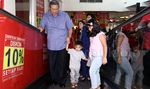 SBY dan Ibu Ani Belanja di Carrefour