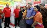 SBY dan Ibu Ani Belanja di Carrefour