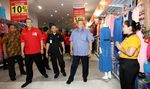 SBY dan Ibu Ani Belanja di Carrefour