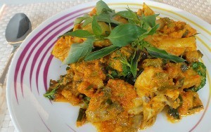 Menu Hari Ke-25: Sedapnya Menyantap Sajian Berbumbu Pedas yang Gurih Khas Sulawesi Utara