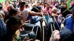 Warga Serbu Pakaian Murah