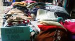 Warga Serbu Pakaian Murah