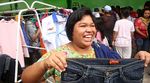 Warga Serbu Pakaian Murah