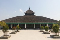 Masjid dibangun untuk berbagai fungsi. Selain untuk ibadah, Masjid Agung Demak juga digunakan sebagai tempat berkumpulnya para Wali Songo (Kurnia/detikTravel)
