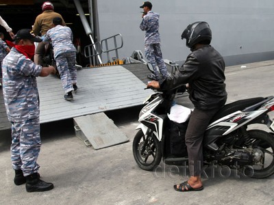 KRI Banda Aceh Angkut Ribuan Pemudik