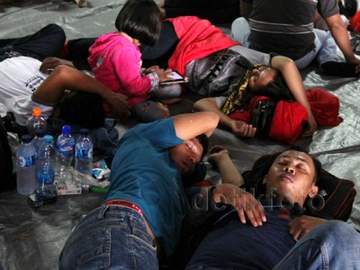 Beralaskan Terpal, Pemudik Tidur Pulas