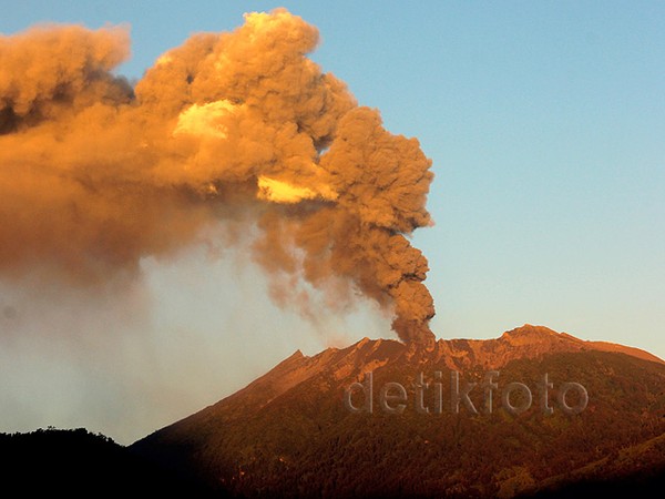 Gunung Raung Terus Semburkan Abu Vulkanik