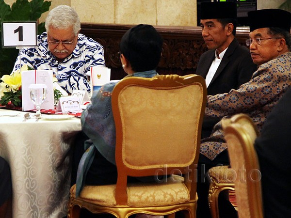 Jokowi Bukber dengan Menteri, Dubes dan Pimpinan Lembaga