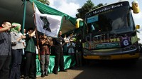 Sekjen DPP PKB Abdul Kadir Karding melepas pemudik di Kawasan Tugu Proklamasi, Jakarta Pusat, Senin (13/7/2015).