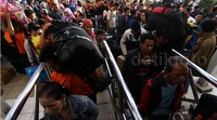 Pemudik memadati Stasiun Senen.