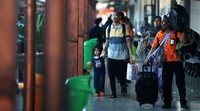 Pemudik terus berdatangan ke Stasiun Senen.