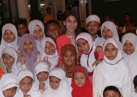 Intimnya Adinda Thomas Buka Bersama Bareng Anak Yatim Piatu