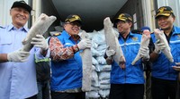 Gelar barang bukti itu juga dihadiri oleh Menteri Keuangan Bambang Brodjonegoro.