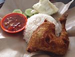 Enaknya Mie Ayam Ceker dan Bakso Jumbo Berkuah Hangat
