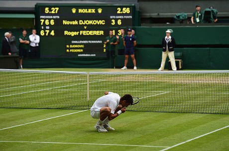 Lagi, Djokovic Kunyah Rumput Wimbledon
