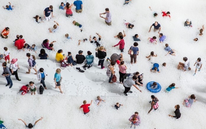 Heboh! Pantai Buatan Dalam Museum di AS