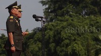 Upacara sertijab panglima TNI dilakukan secara militer di Mabes TNI, Cilangkap, Jakarta Timur, Selasa (14/7/2015). Baik Moeldoko maupun Gatot sama-sama menjadi inspektur upacara.