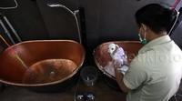 Hewan-hewan yang dititipkan dijaga dan dibersihkan.